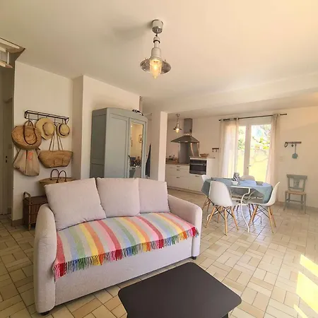 Prázdninový dům Maison Lumineuse 5 Pieces, Proche Plages, Jusqu'a 8 Pers, Parking Inclus, Cap D'agde - Fr-1-249-410 Agde